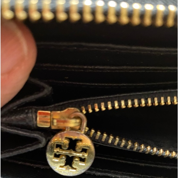 GUC Tory Burch Robinson Zip Continental
Wallet Black - Picture 14 of 14